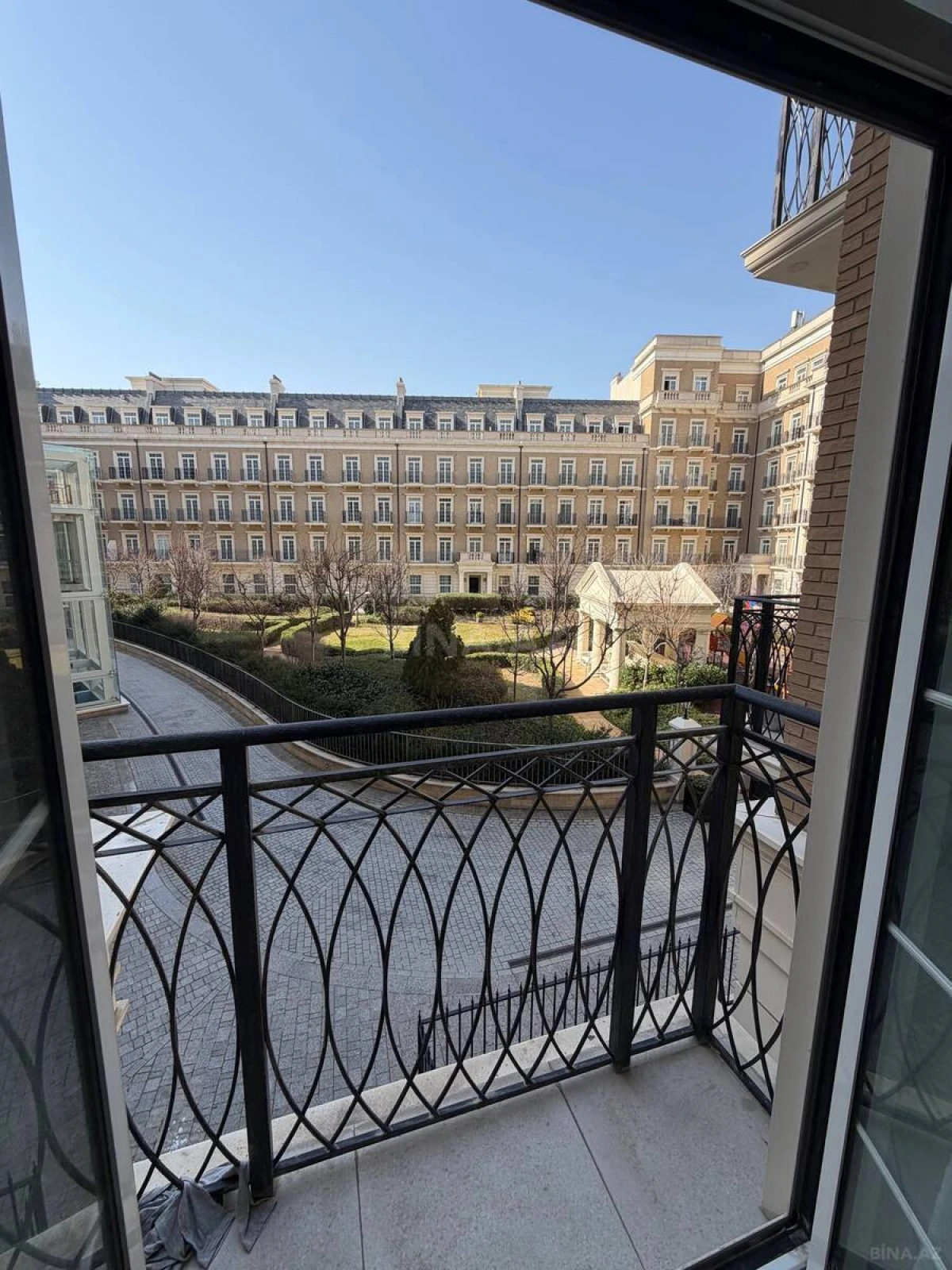 Satılır 2 otaqlı mənzil 78 m²