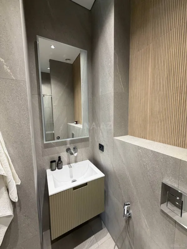 Satılır 2 otaqlı mənzil 78 m²