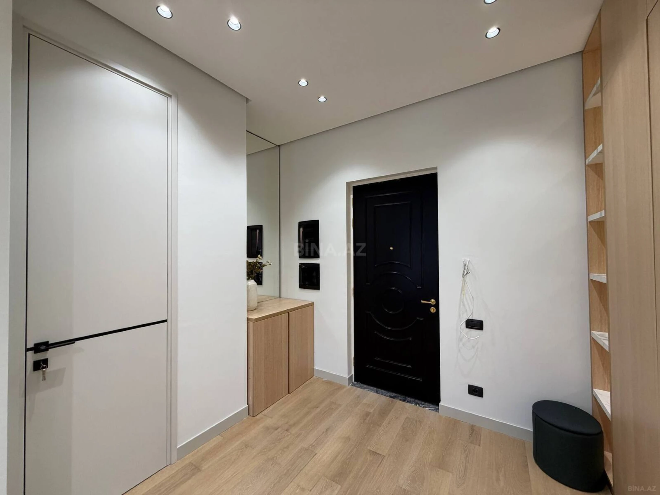 Satılır 2 otaqlı mənzil 78 m²