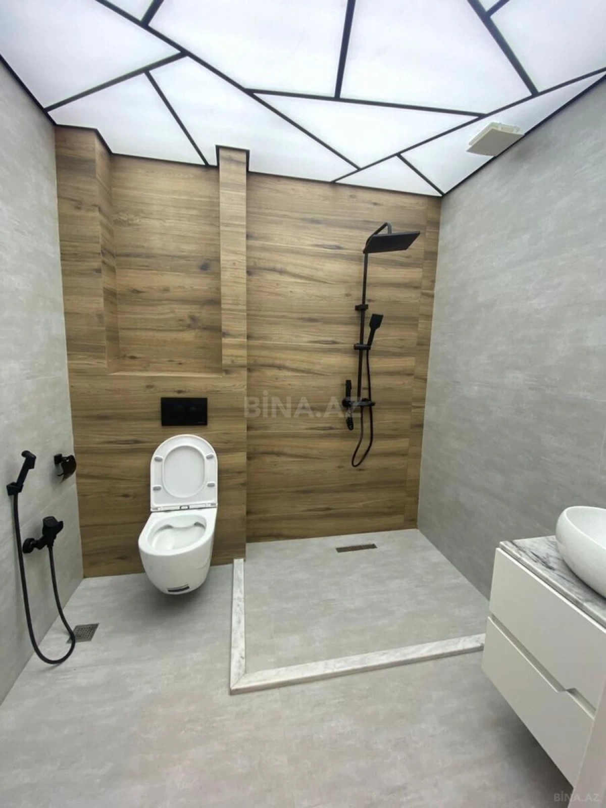 Satılır 3 otaqlı mənzil 170 m²