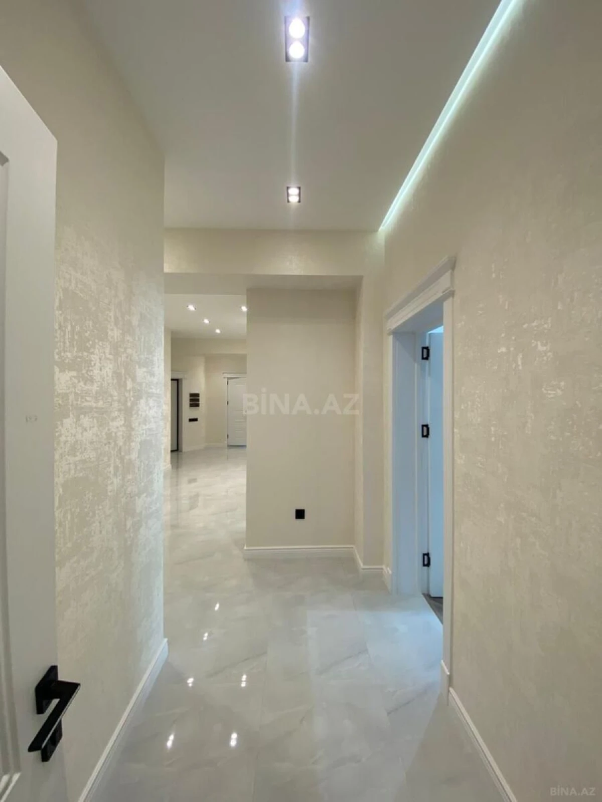 Satılır 3 otaqlı mənzil 170 m²