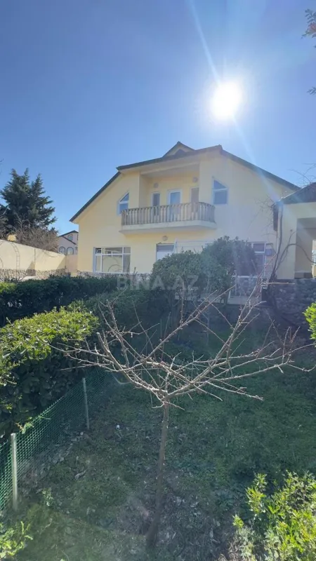 Satılır 5 otaqlı həyət evi 180 m²
