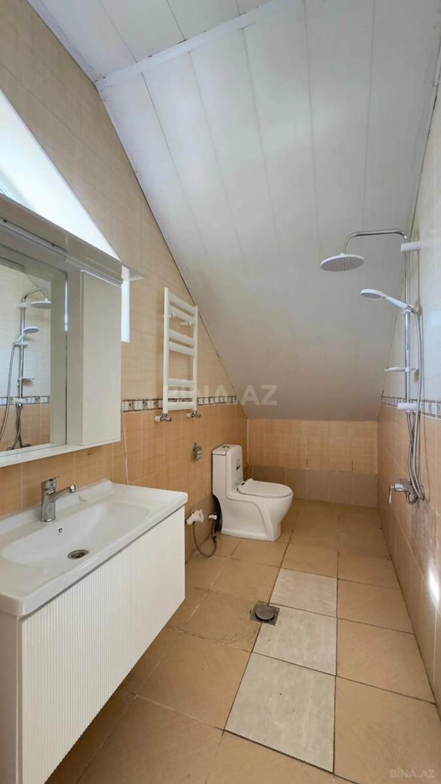 Satılır 5 otaqlı həyət evi 180 m²