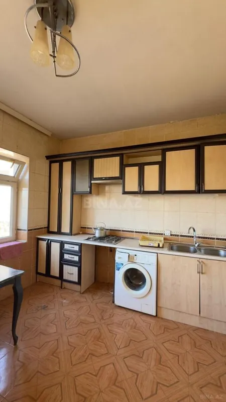 Satılır 5 otaqlı həyət evi 180 m²