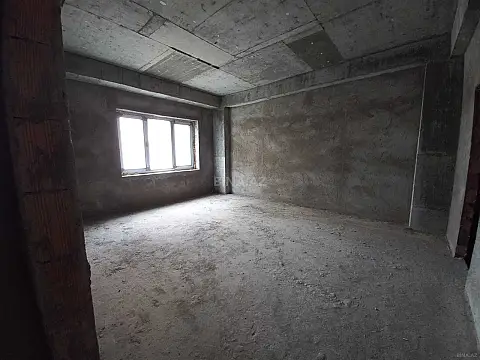Satılır 4 otaqlı mənzil 190 m²