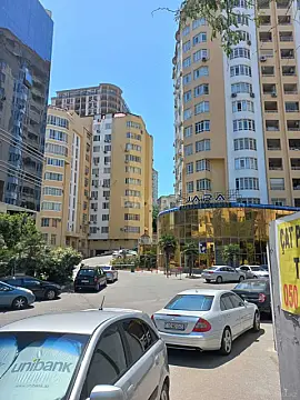Satılır 4 otaqlı mənzil 190 m² — Bakı 4 otaq 190.00 m²