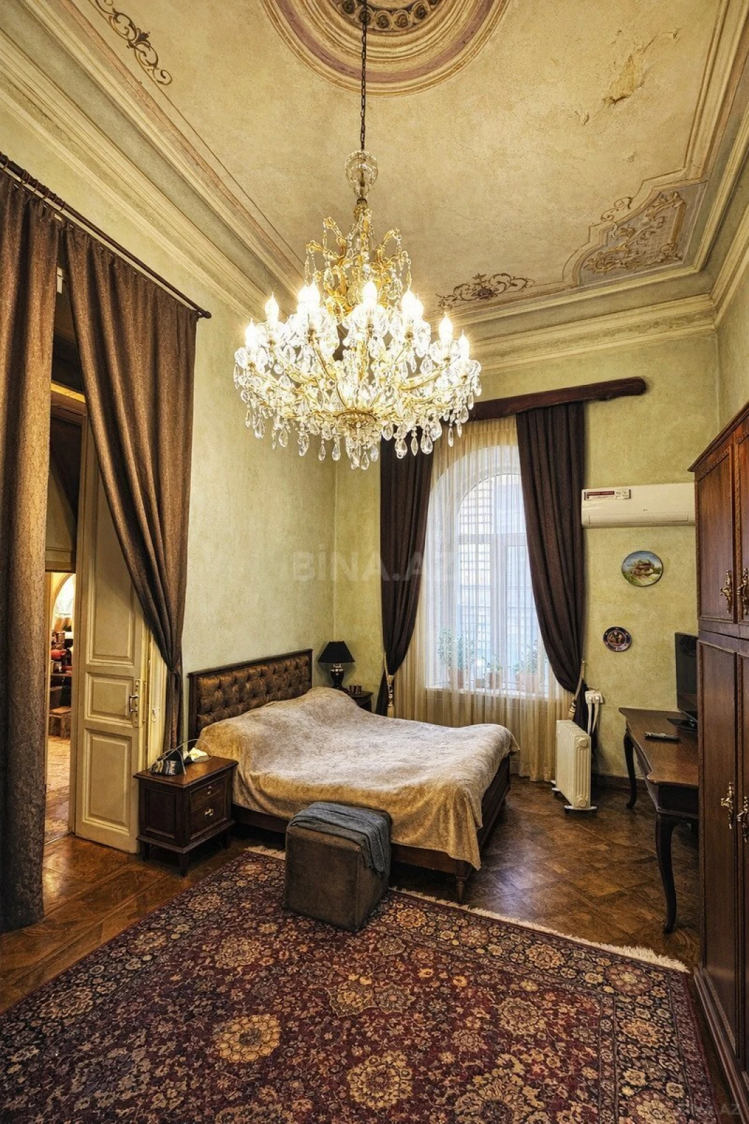 Satılır 7 otaqlı mənzil 245 m²