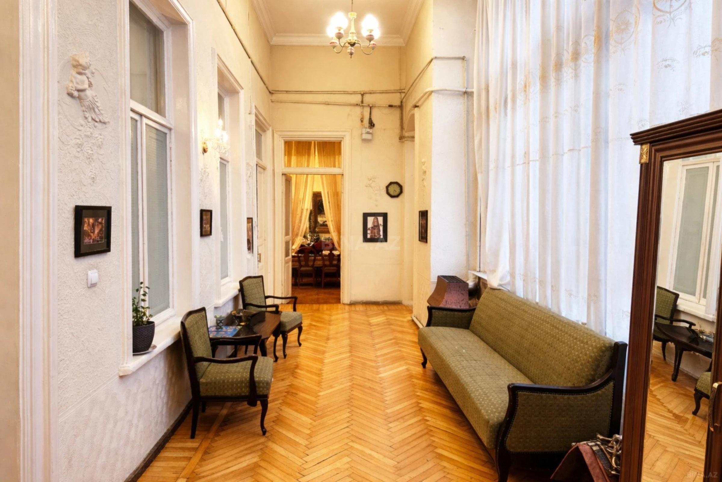 Satılır 7 otaqlı mənzil 245 m²