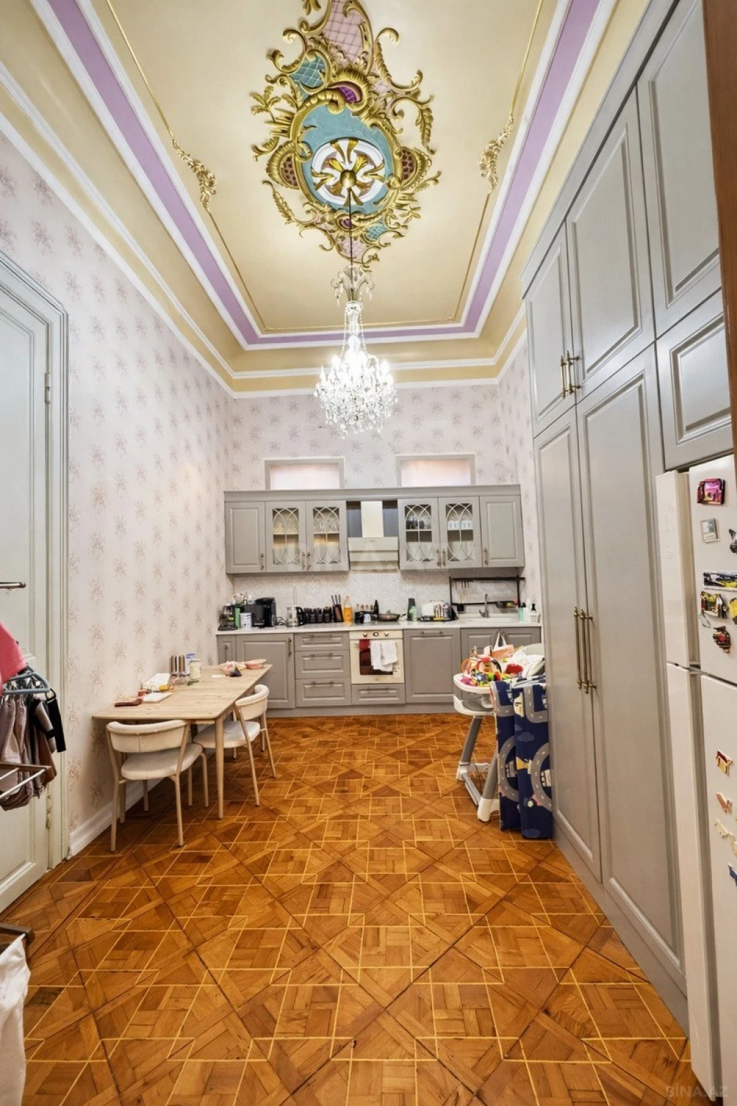 Satılır 7 otaqlı mənzil 245 m²