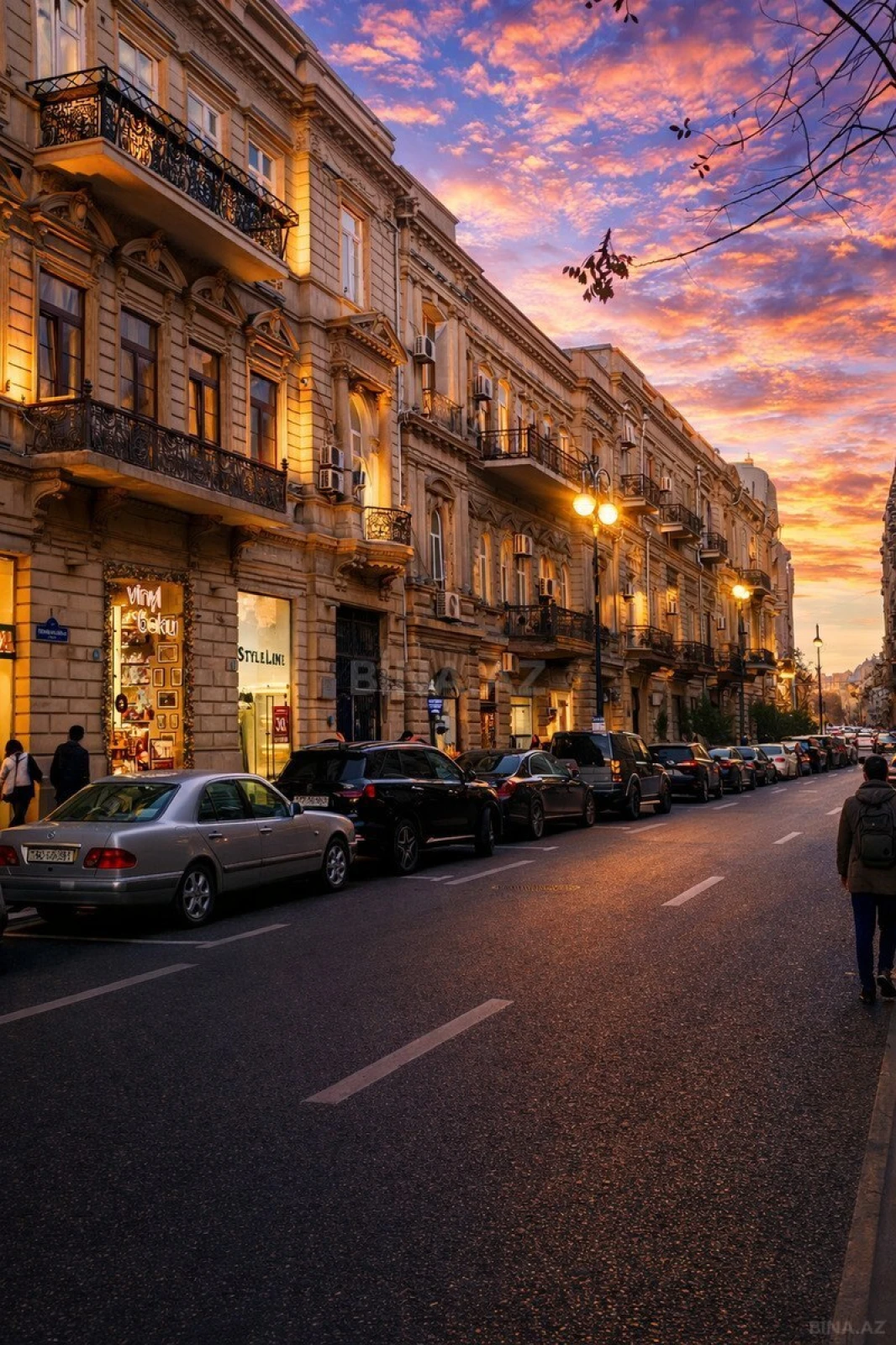 Satılır 7 otaqlı mənzil 245 m²