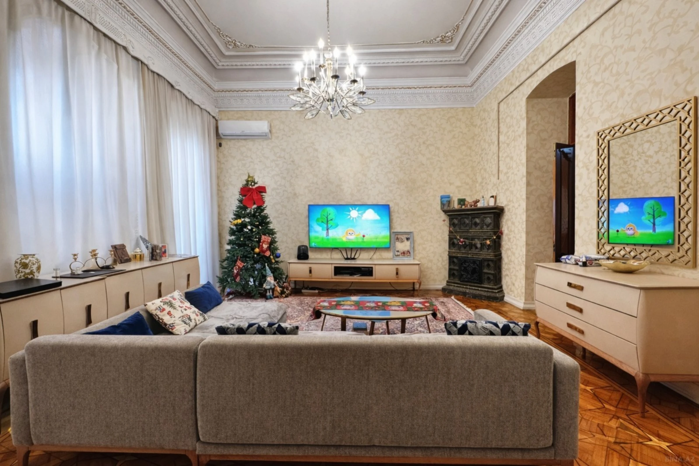 Satılır 7 otaqlı mənzil 245 m²