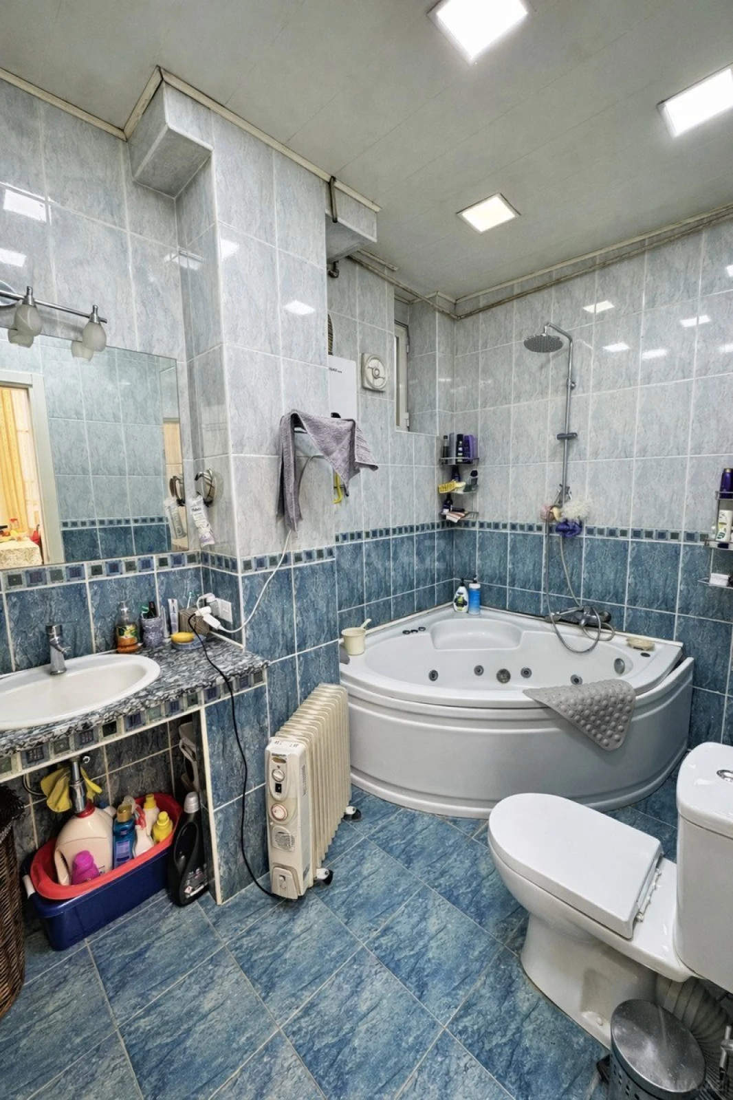 Satılır 7 otaqlı mənzil 245 m²