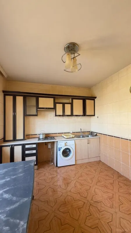 Satılır obyekt 180 m²