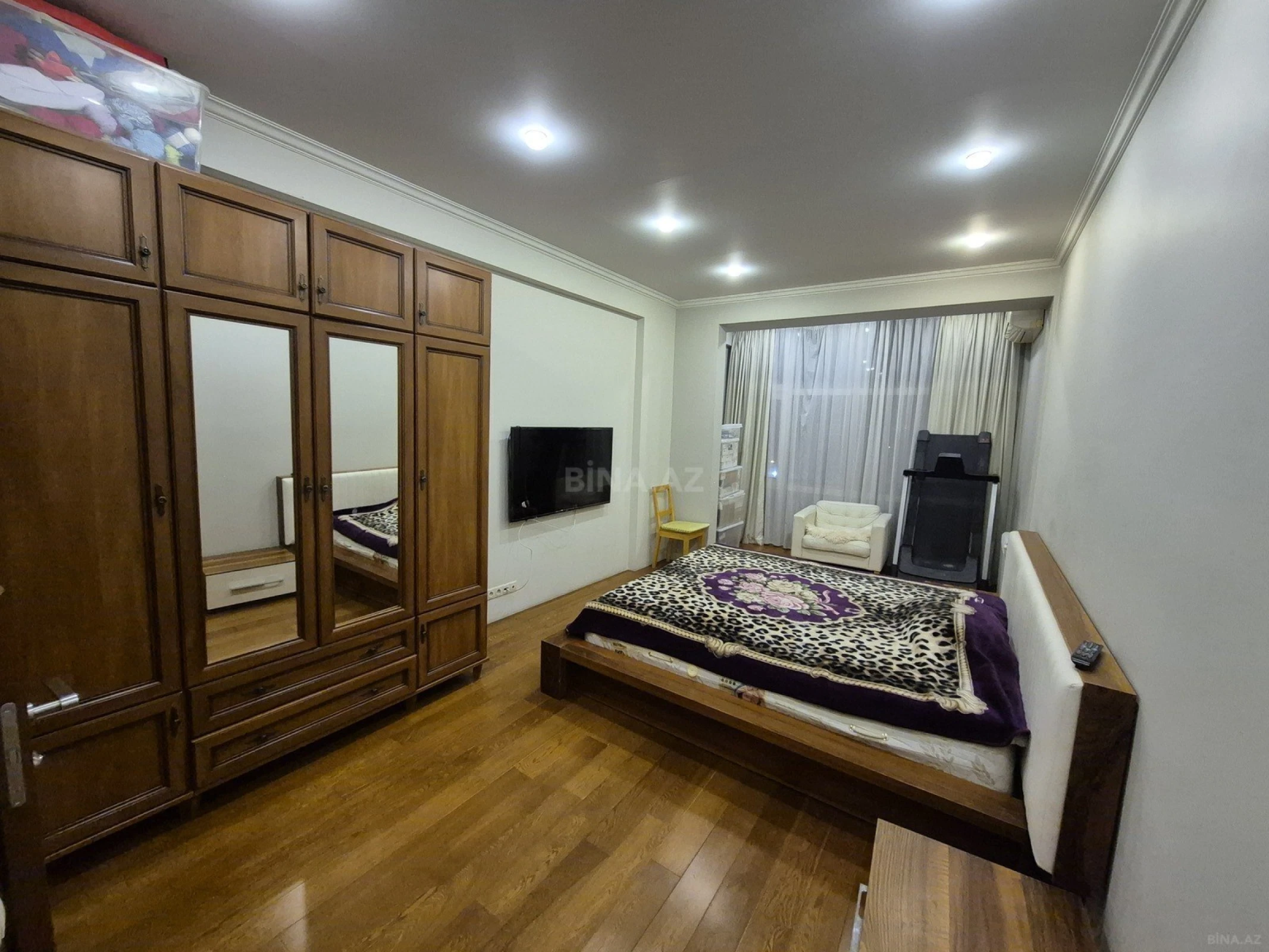 Satılır 4 otaqlı mənzil 138 m²