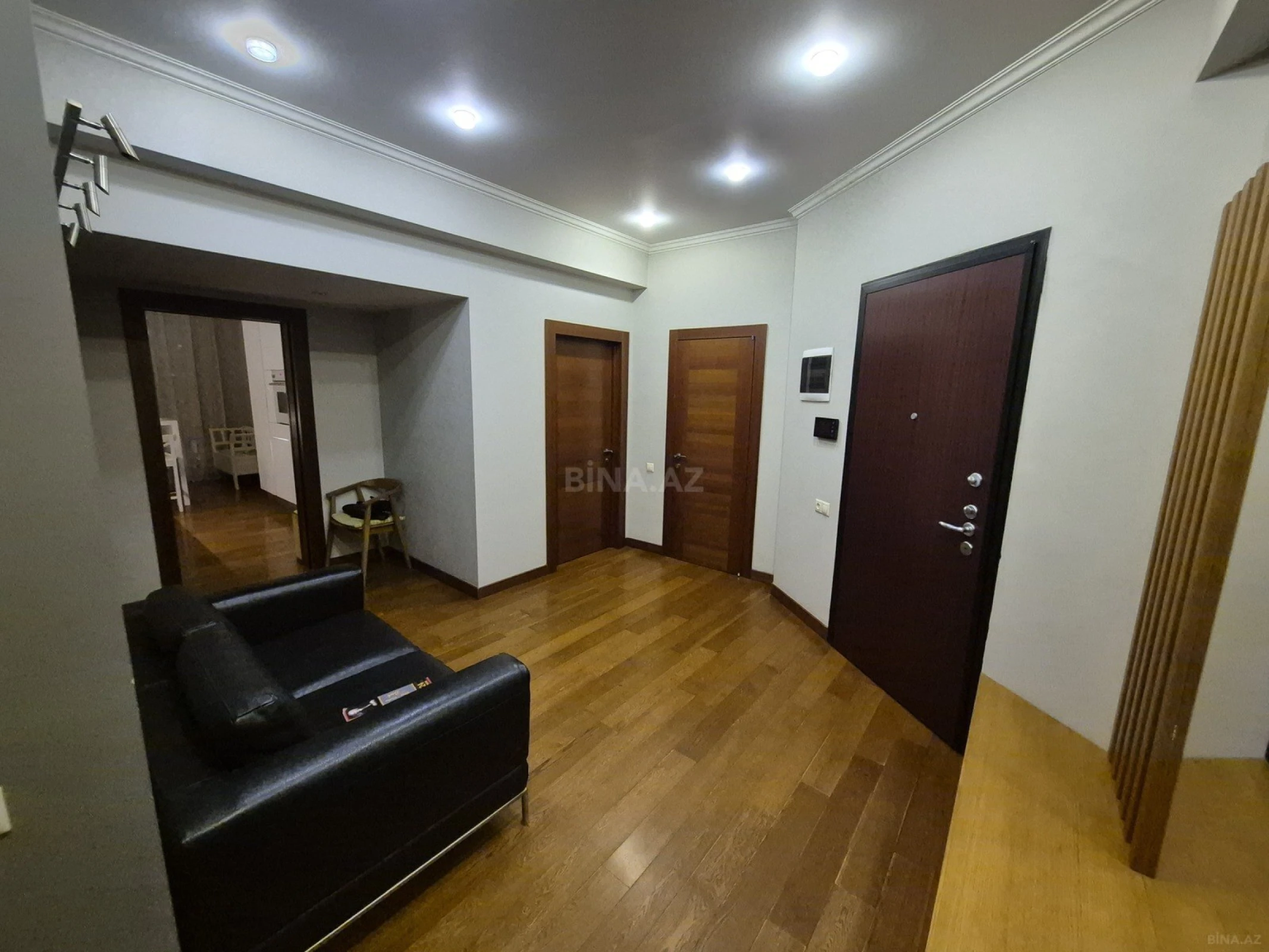 Satılır 4 otaqlı mənzil 138 m²