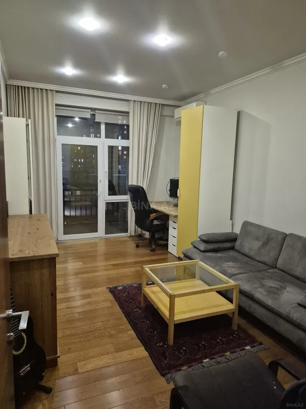 Satılır 4 otaqlı mənzil 138 m²
