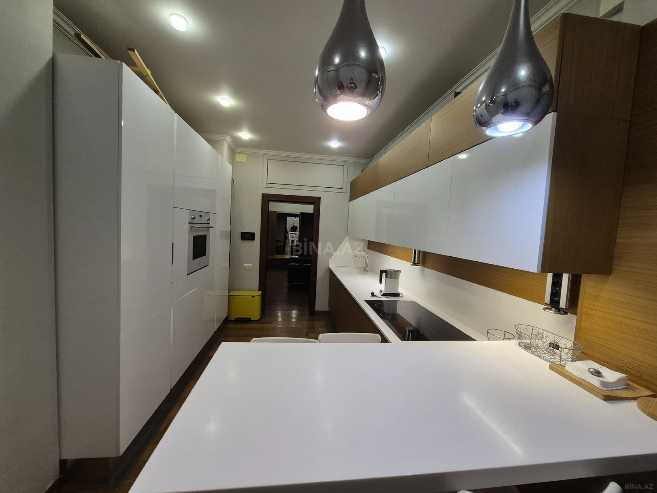 Satılır 4 otaqlı mənzil 138 m²