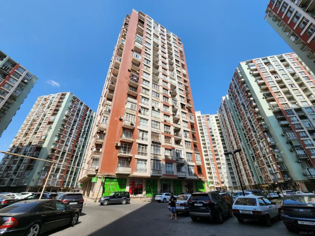 Satılır 4 otaqlı mənzil 138 m²