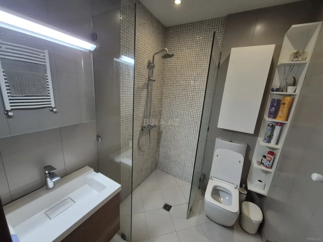 Satılır 4 otaqlı mənzil 138 m²
