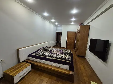 Satılır 4 otaqlı mənzil 138 m²