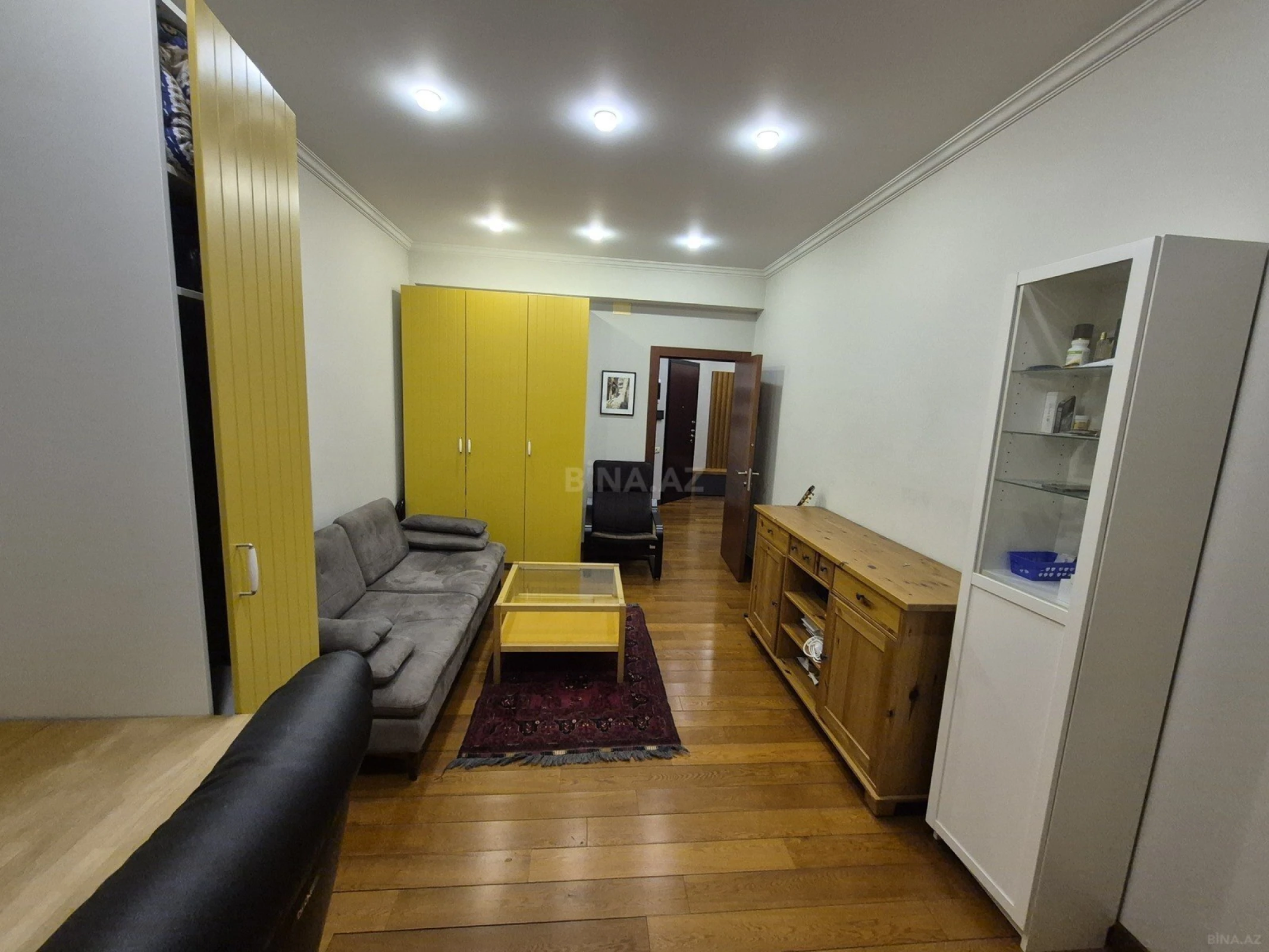 Satılır 4 otaqlı mənzil 138 m²