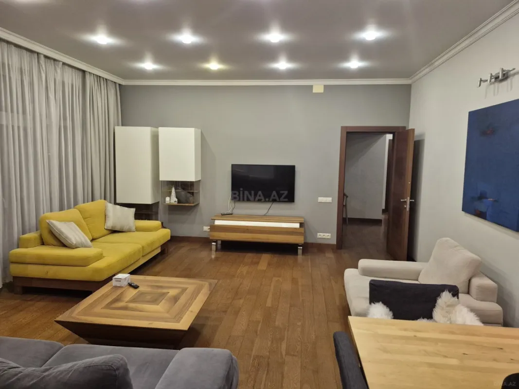 Satılır 4 otaqlı mənzil 138 m²
