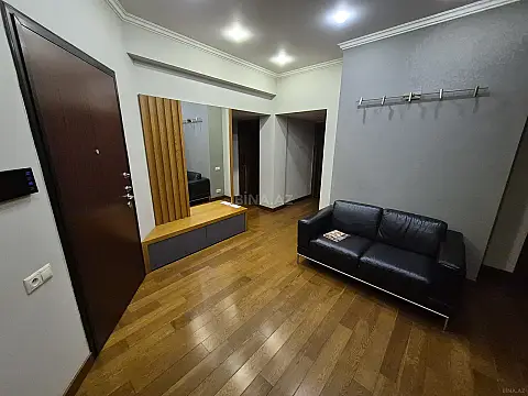 Satılır 4 otaqlı mənzil 138 m²
