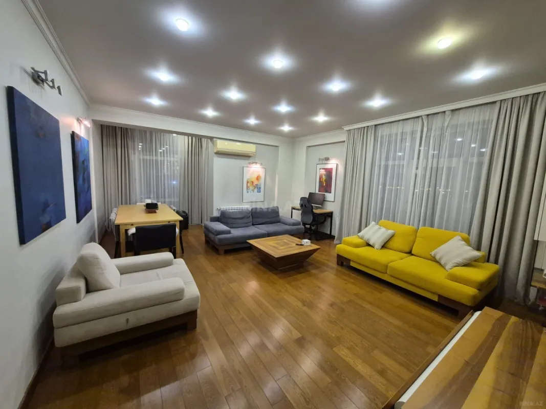 Satılır 4 otaqlı mənzil 138 m²
