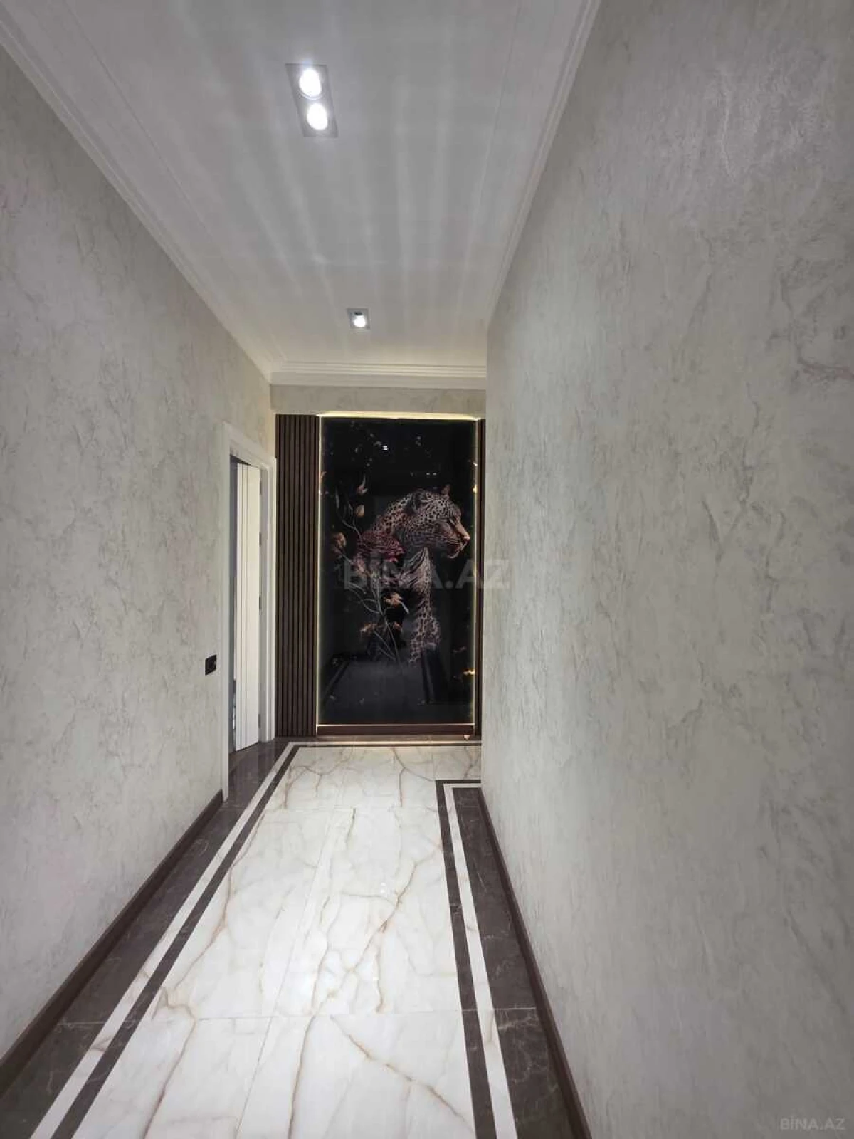 Satılır 3 otaqlı mənzil 151 m²