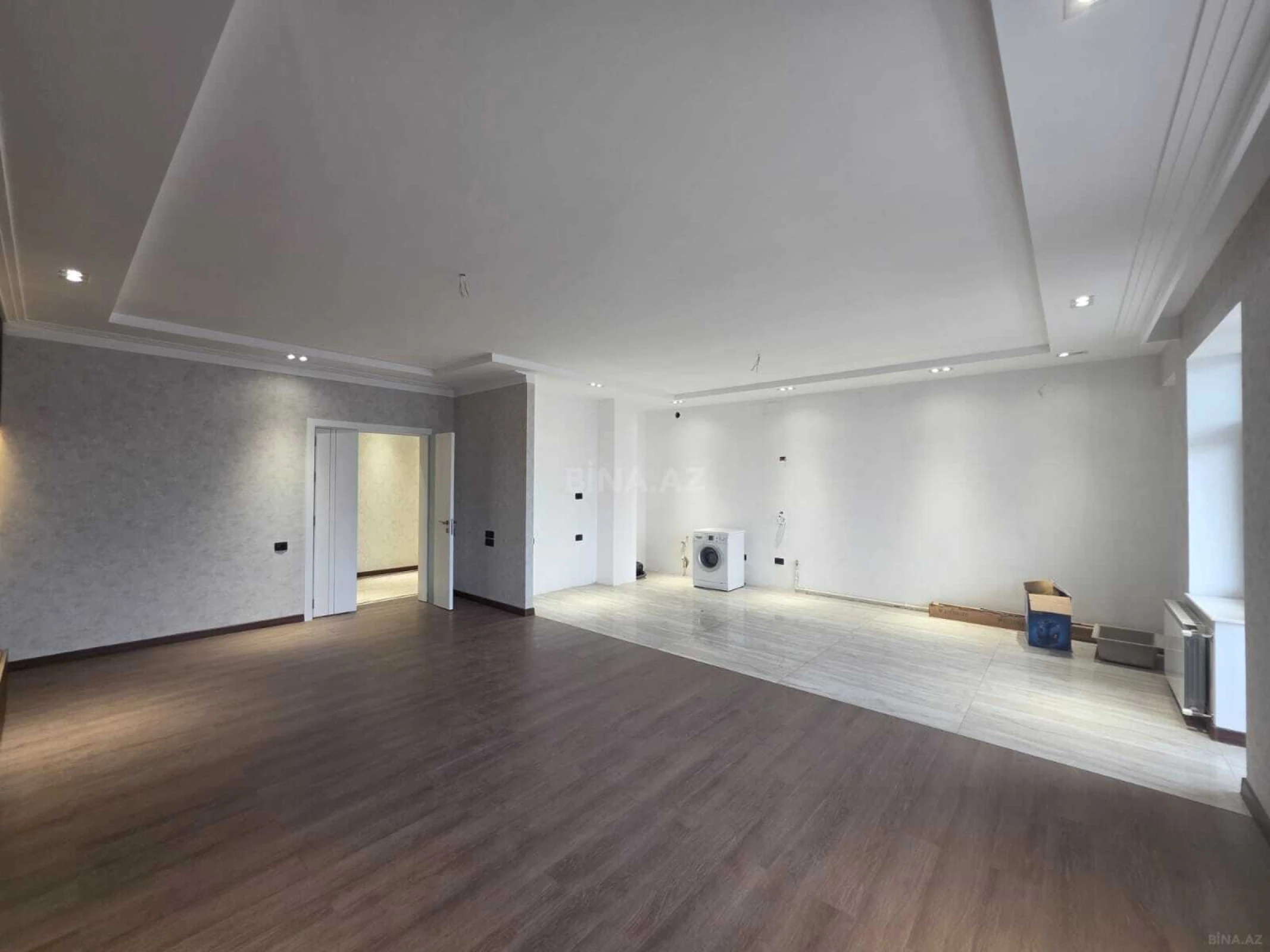 Satılır 3 otaqlı mənzil 151 m²