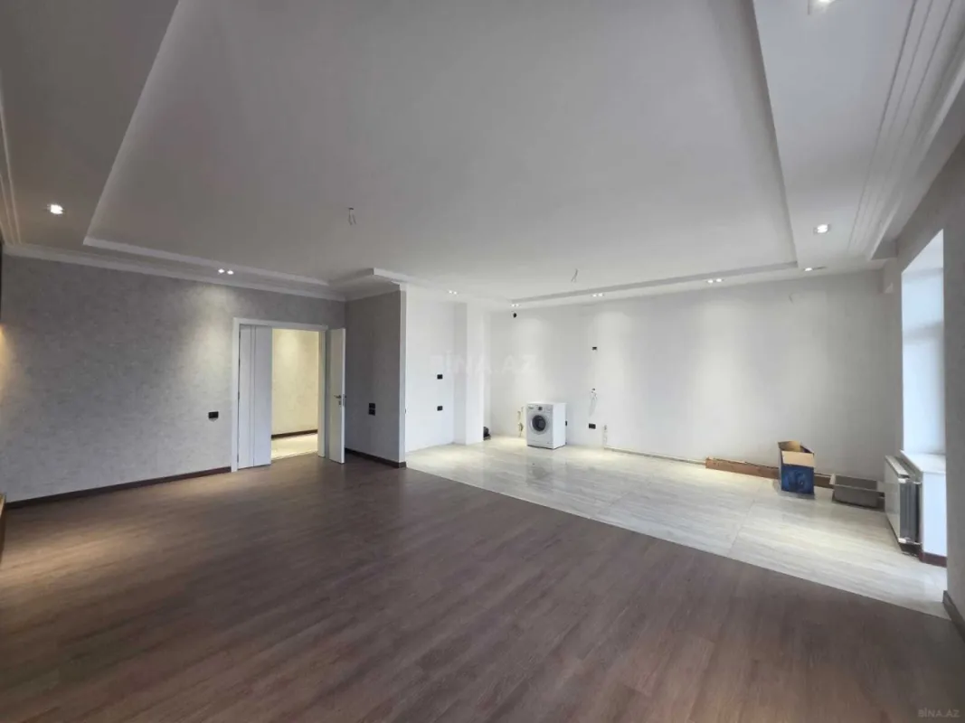 Satılır 3 otaqlı mənzil 151 m²