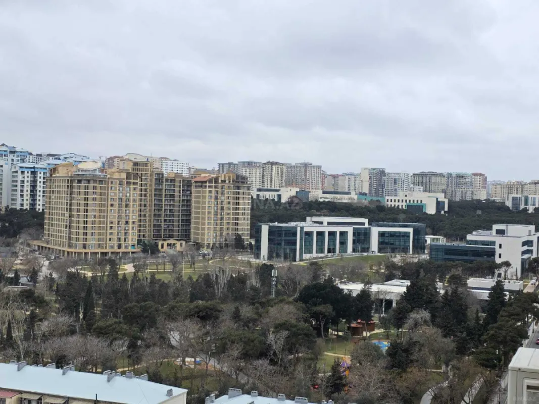 Satılır 3 otaqlı mənzil 151 m²