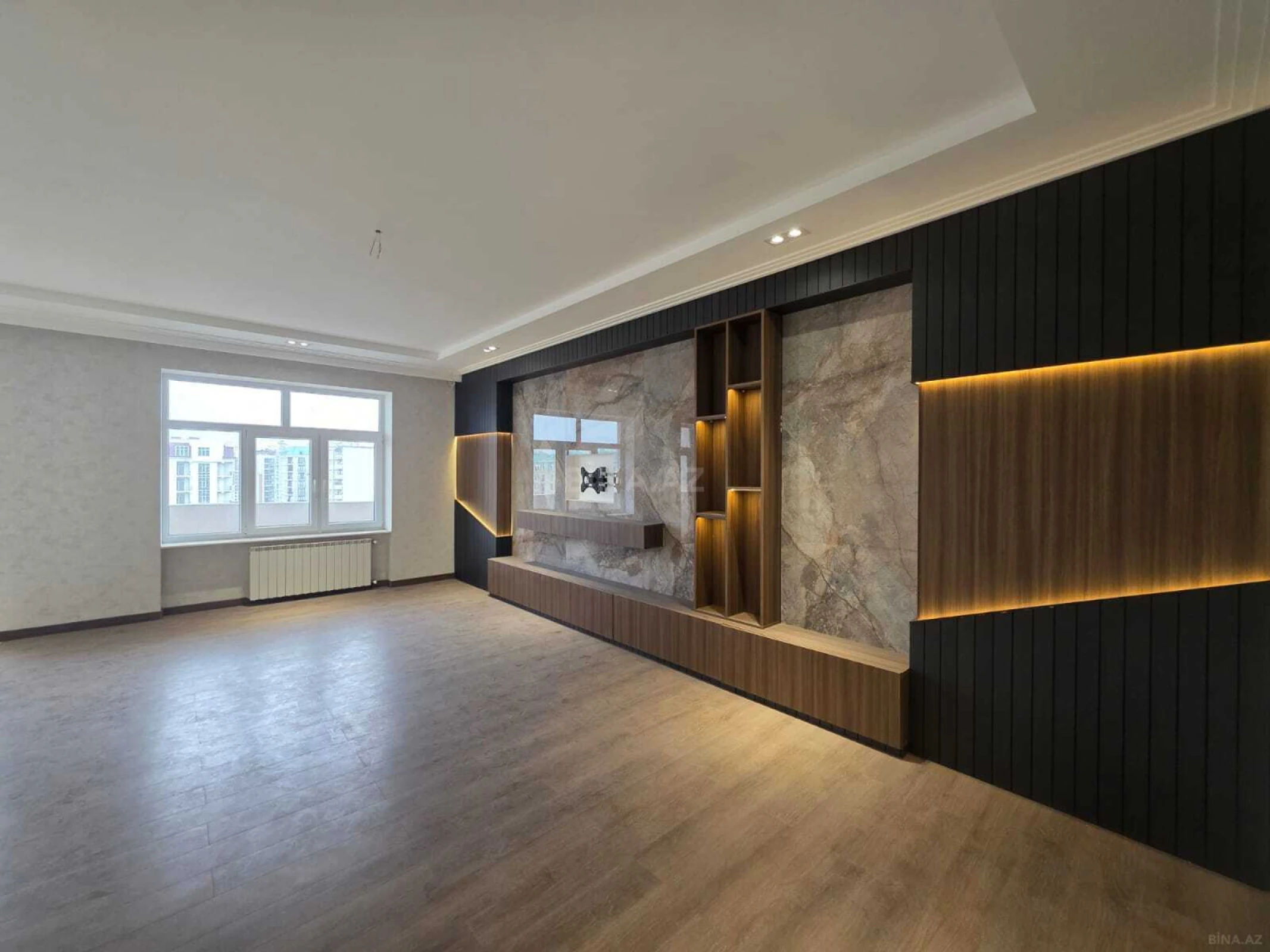 Satılır 3 otaqlı mənzil 151 m²