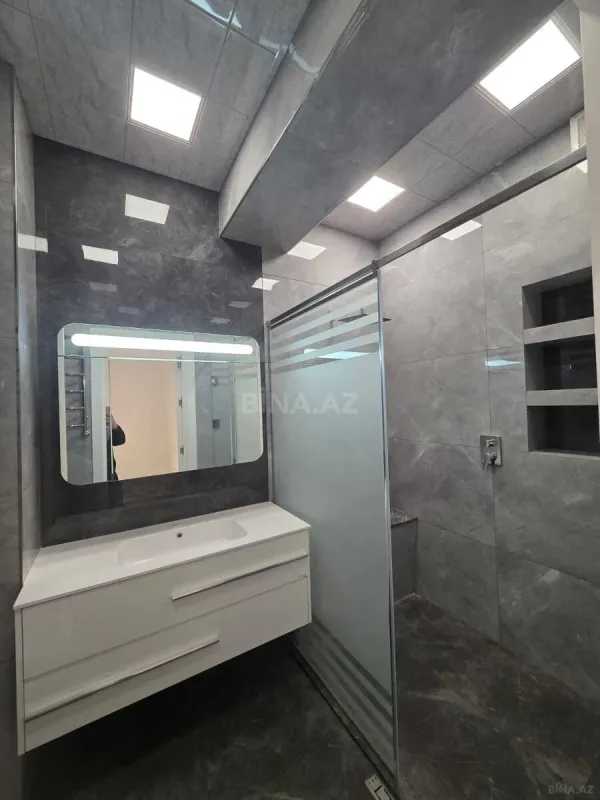 Satılır 3 otaqlı mənzil 151 m²