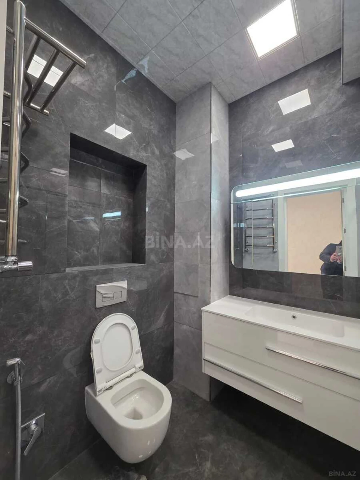 Satılır 3 otaqlı mənzil 151 m²