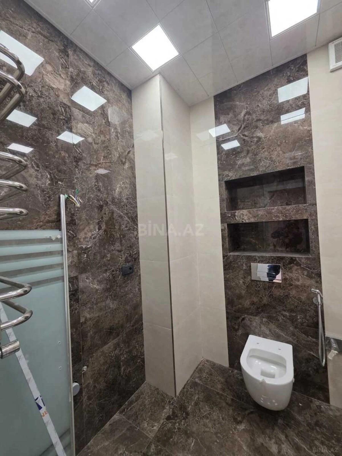 Satılır 3 otaqlı mənzil 151 m²