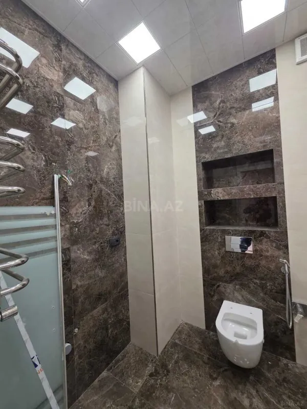 Satılır 3 otaqlı mənzil 151 m²