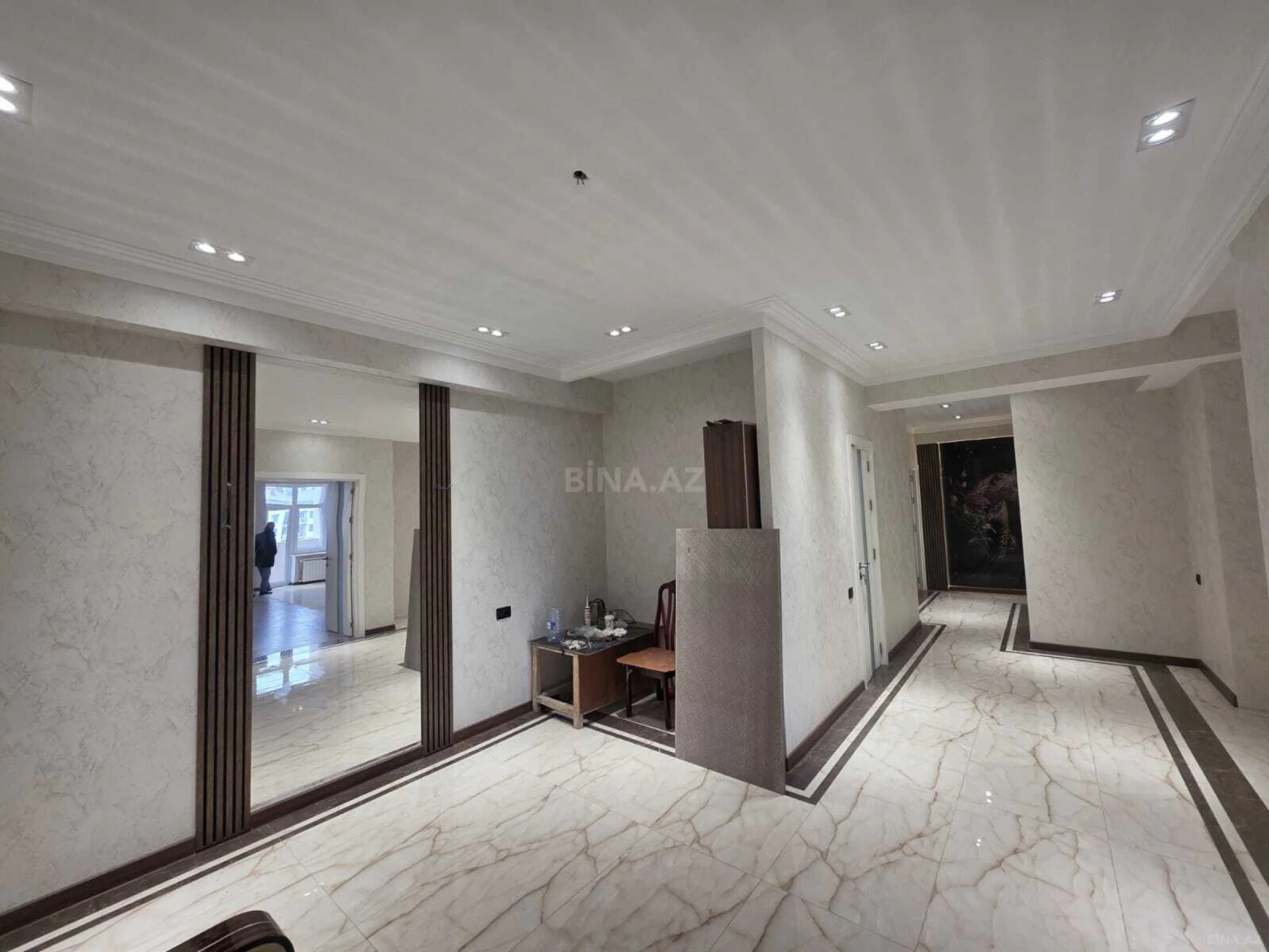 Satılır 3 otaqlı mənzil 151 m²