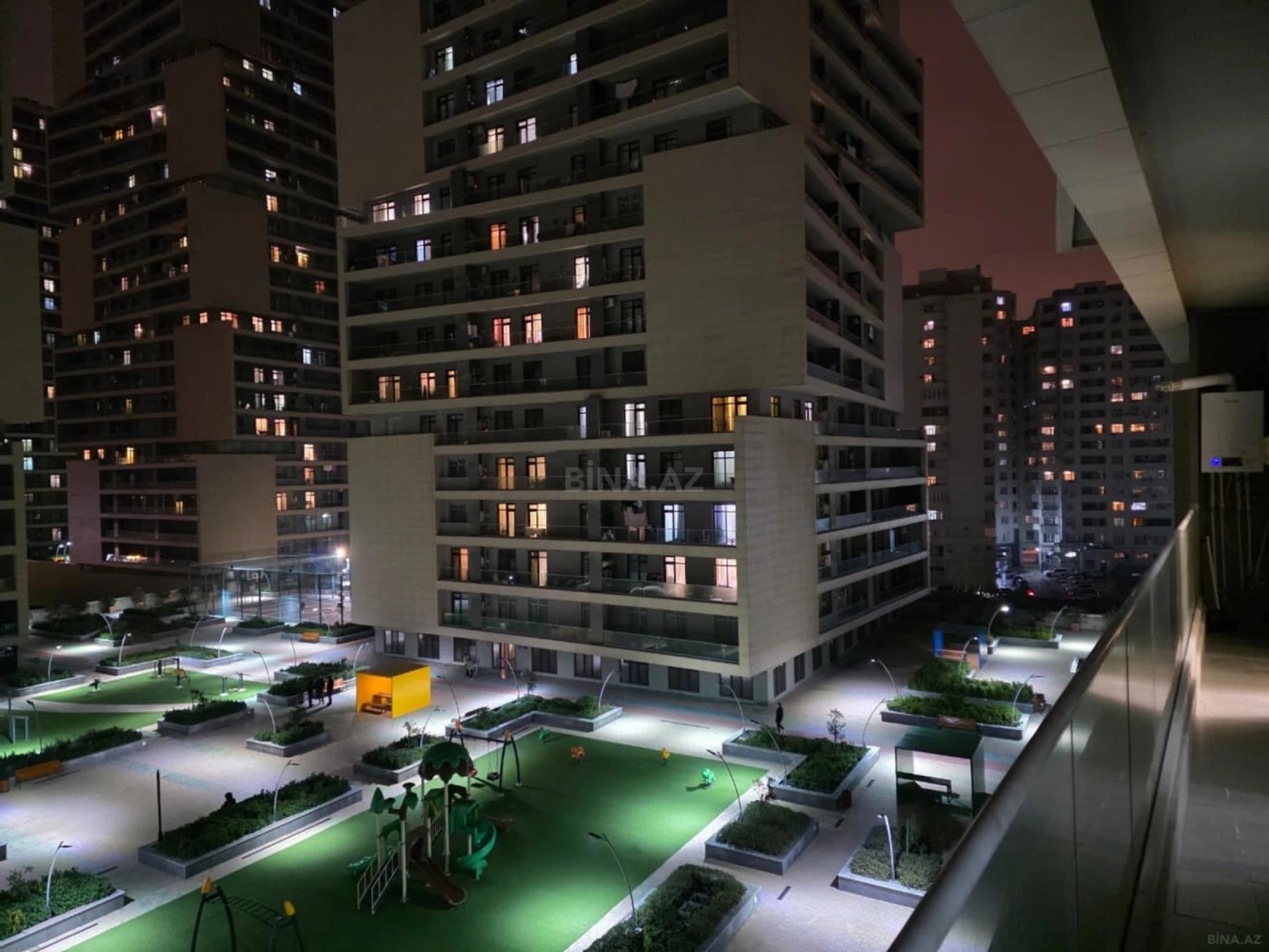 Kirayə verilir 2 otaqlı mənzil 103 m²