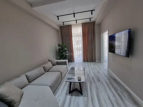 Kirayə verilir 2 otaqlı mənzil 70 m²