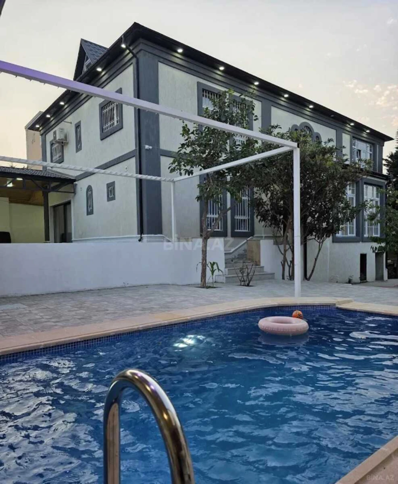 Kirayə verilir 6 otaqlı həyət evi 400 m²