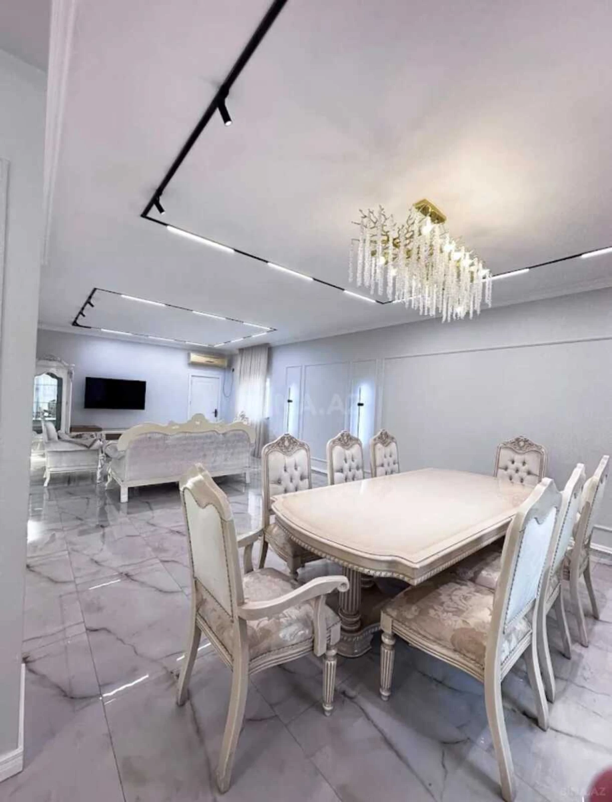 Kirayə verilir 6 otaqlı həyət evi 400 m²