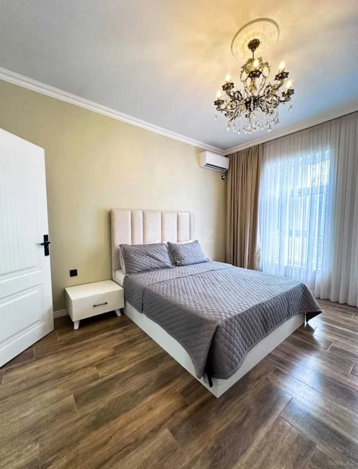Kirayə verilir 6 otaqlı həyət evi 400 m²