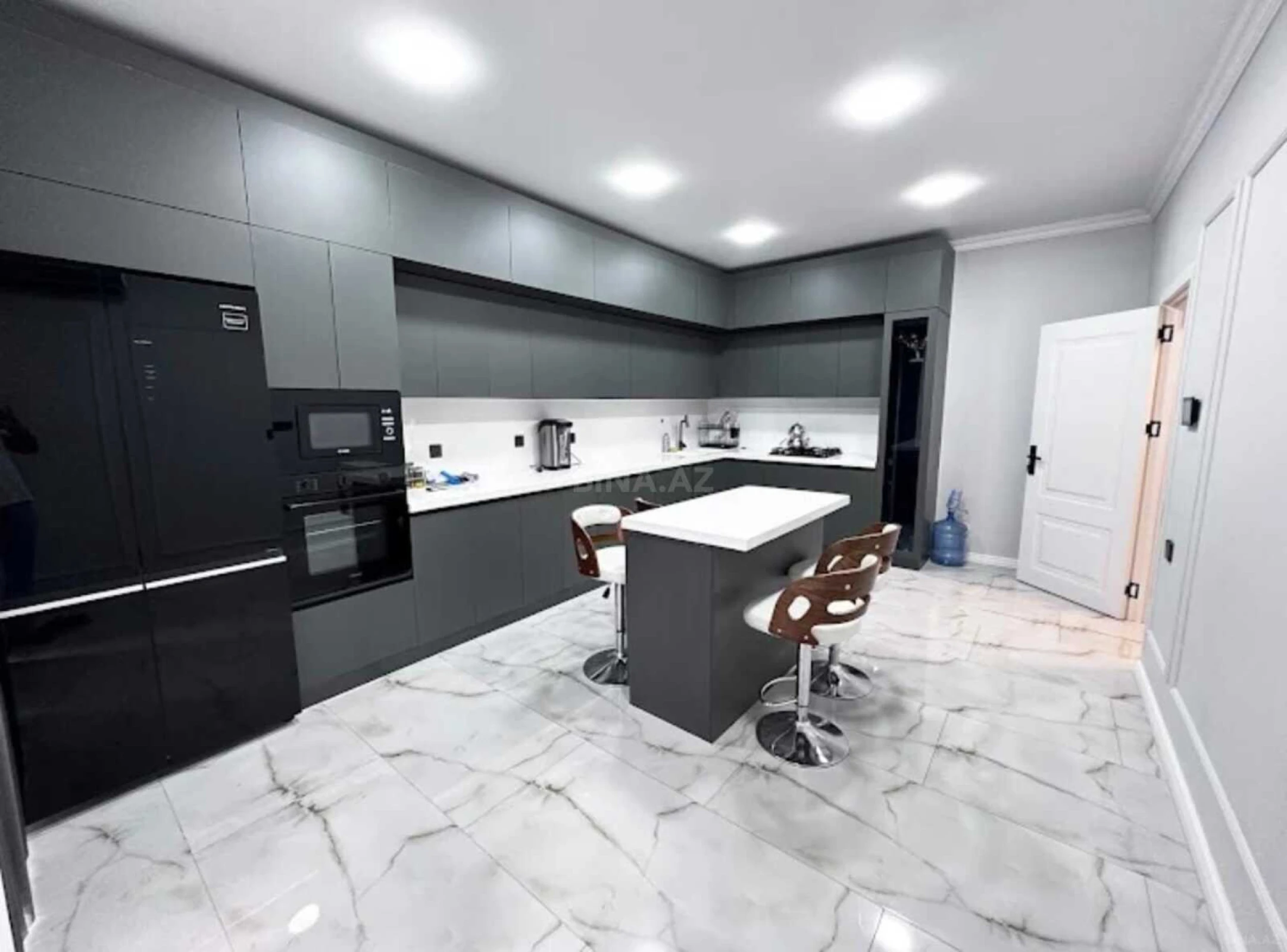 Kirayə verilir 6 otaqlı həyət evi 400 m²