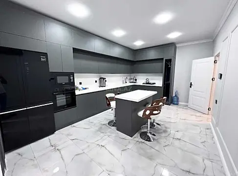 Kirayə verilir 6 otaqlı həyət evi 400 m²