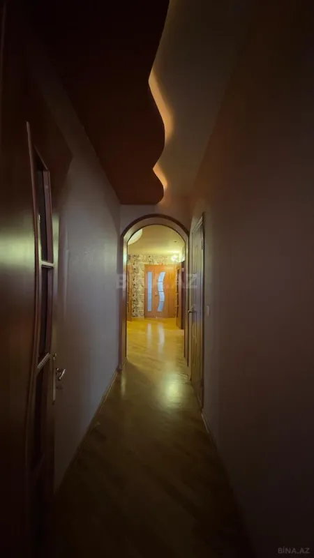 Satılır 5 otaqlı mənzil 191 m²