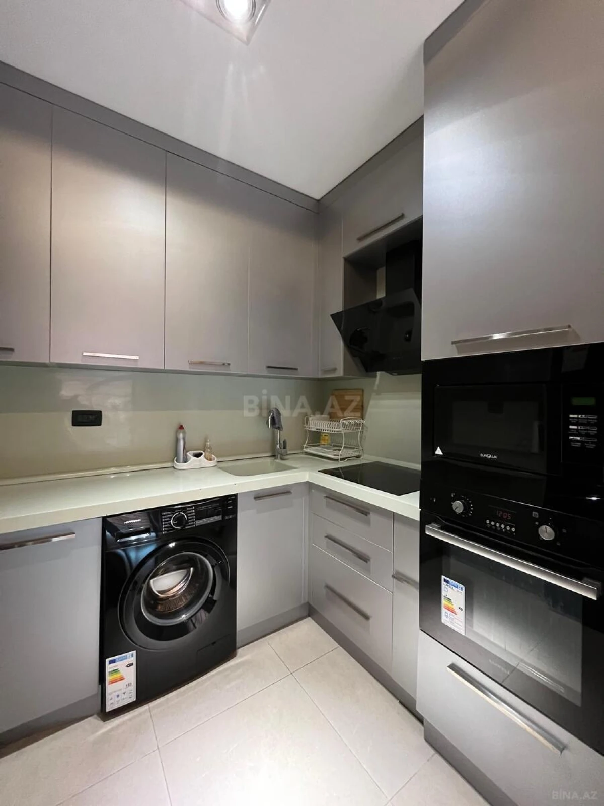 Kirayə verilir 2 otaqlı mənzil 105 m²