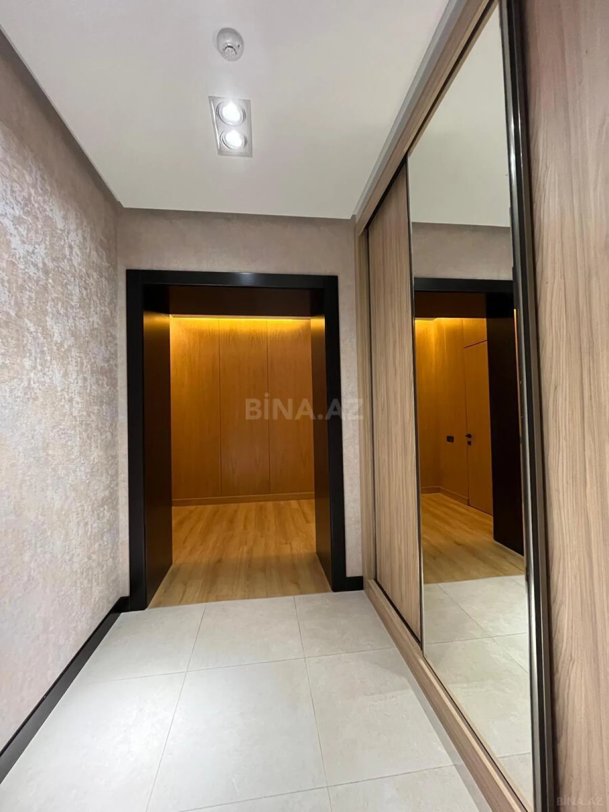 Kirayə verilir 2 otaqlı mənzil 105 m²