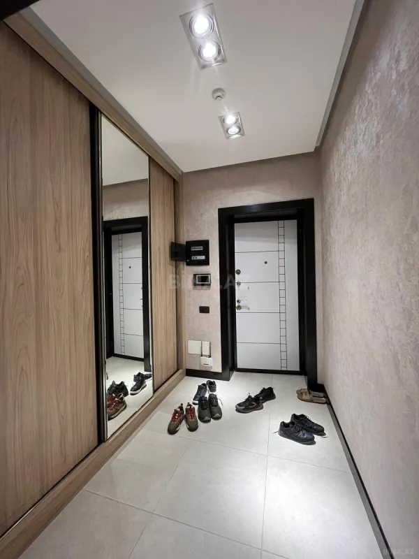 Kirayə verilir 2 otaqlı mənzil 105 m²