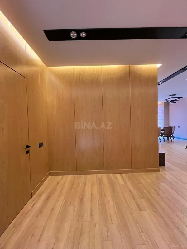 Kirayə verilir 2 otaqlı mənzil 105 m²